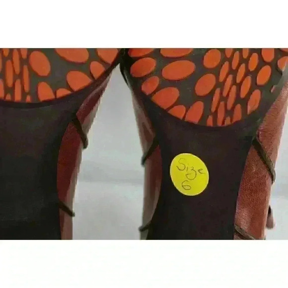 TSUBO Maryjane Women's 3.5" High Heel Pump - Picture 12 of 12